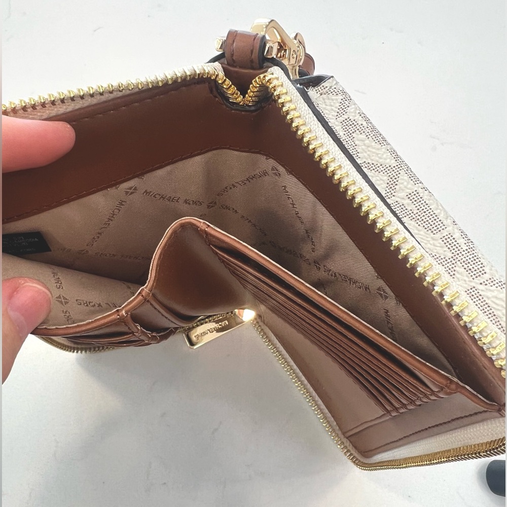 Michael Kor’s Jet Set Leather Wallet w/Phone Pocket - Picture 6 of 8